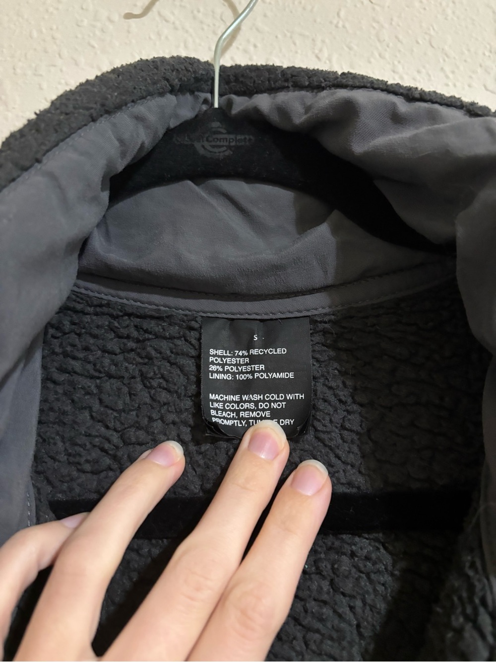 Vuori Women’s Cozy Sherpa Jacket in Graphite - Picture 6 of 9